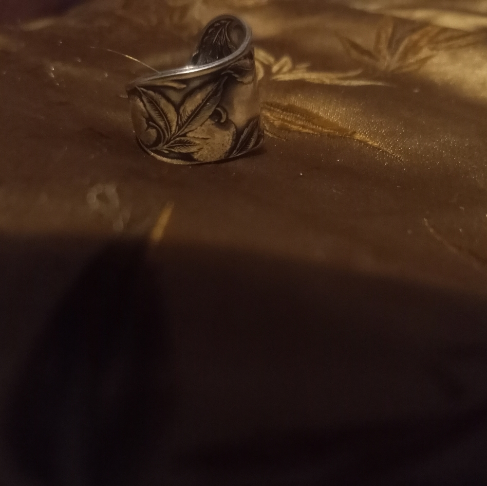 Beautiful handmade spoon ring - Picture 2 of 8